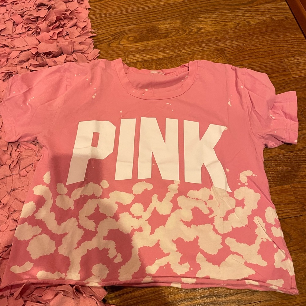 VS Pink splatter crop top